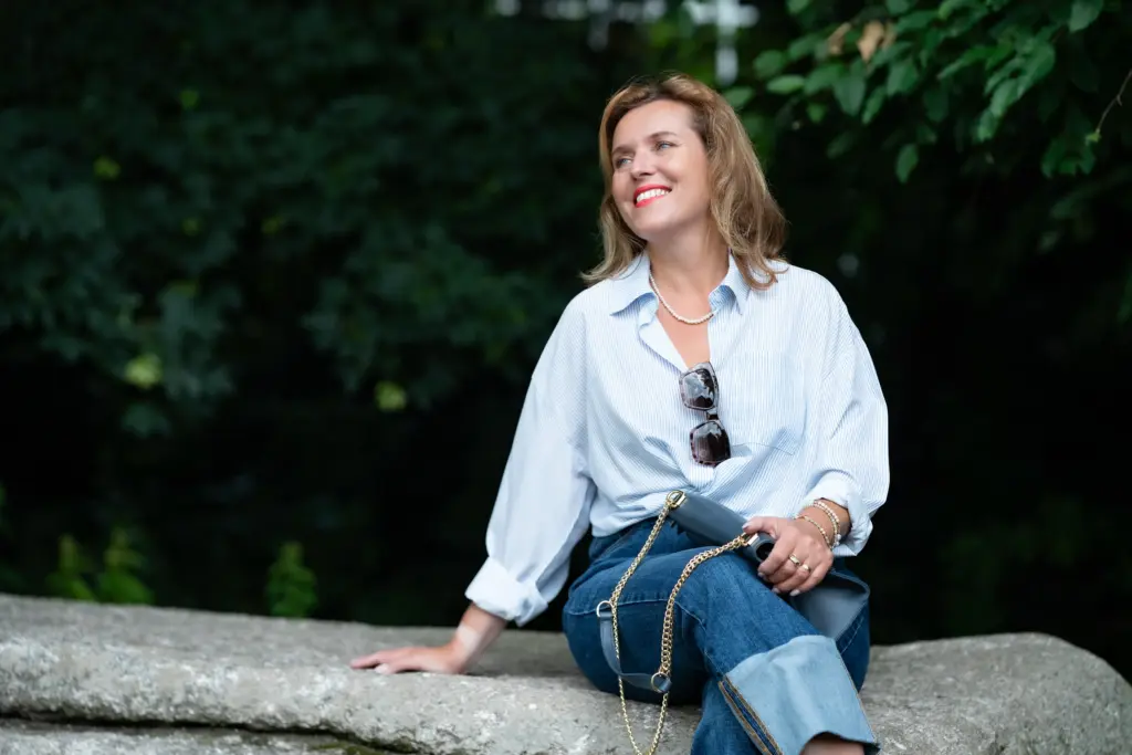 brandová fotografie od Michaely krafkové - žena v bíle košily